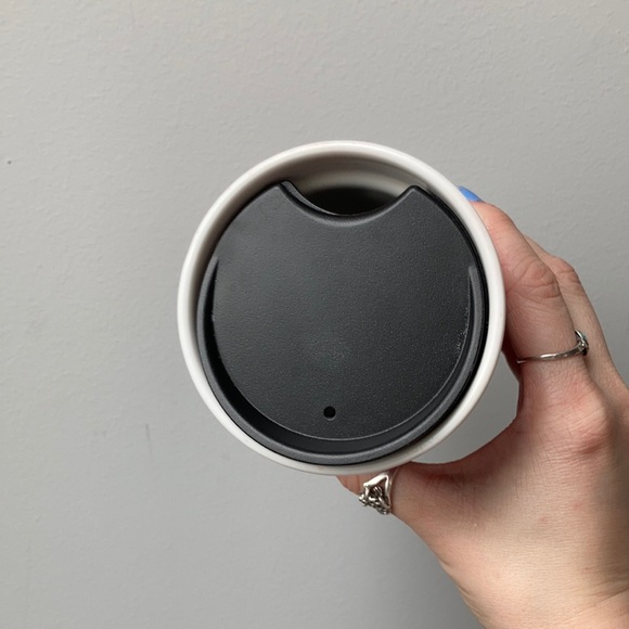 Starbucks holiday mug - Picture 4 of 5